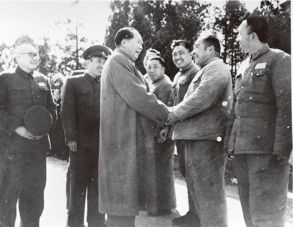 1956年1月11日，毛泽东视察中国人民解放军军事学院