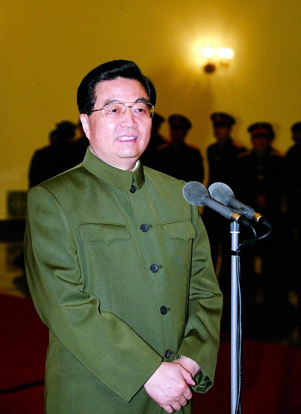 2006年1月11日，胡锦涛在会见全军后勤工作会议代表和“十五”时期全军后勤重大科技成果获奖单位、个人代表时发表重要讲话