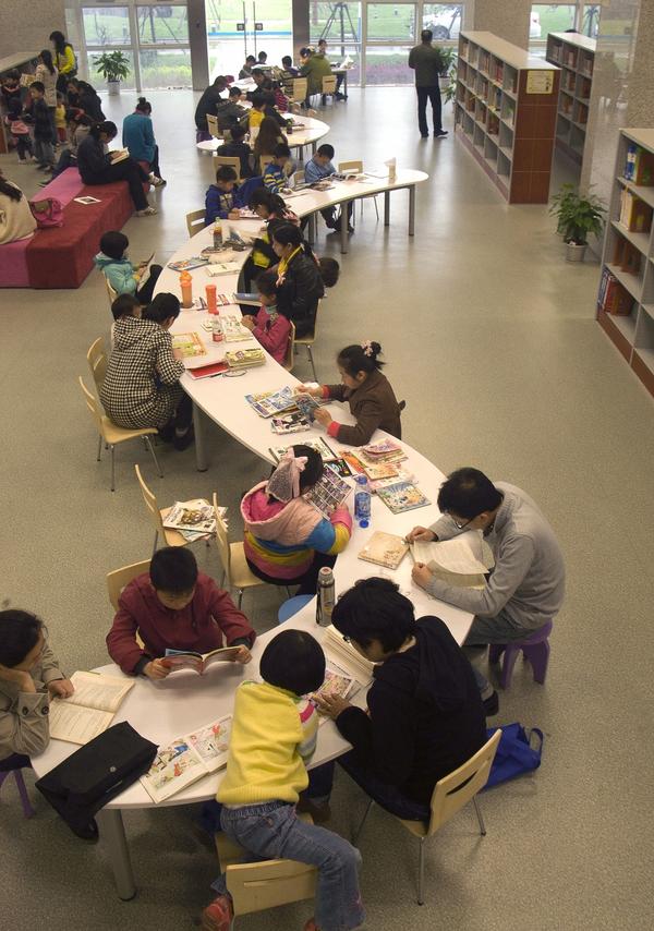 图3 湖北省图书馆阅览室