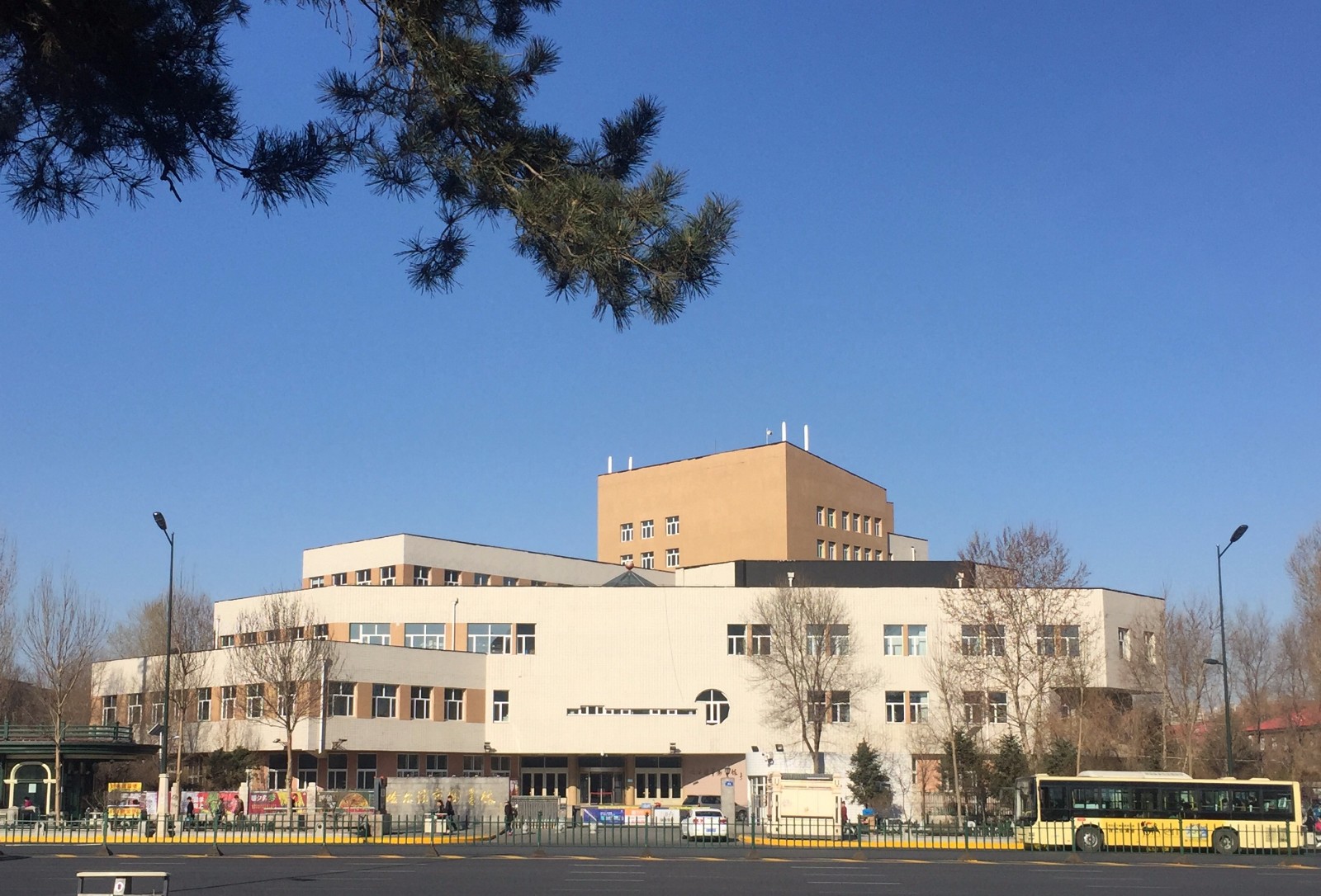 图2 哈尔滨市图书馆新馆外景